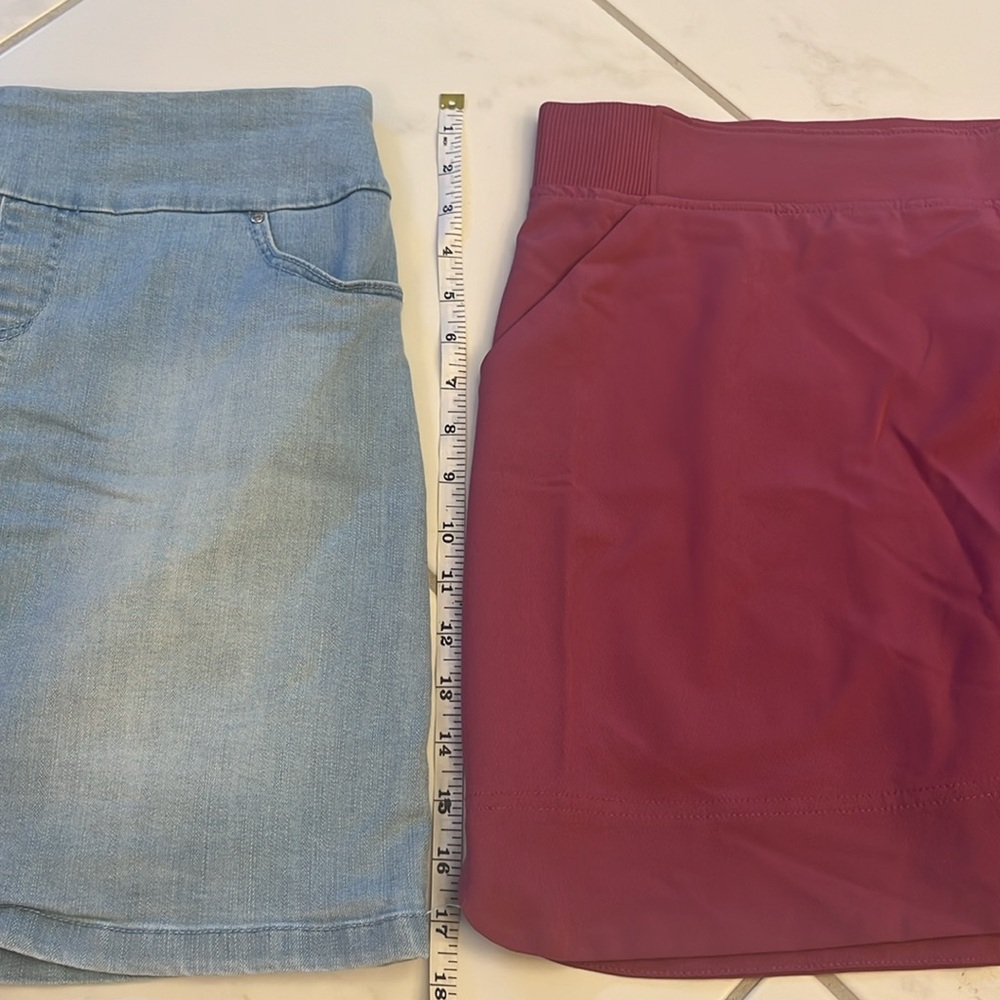 Two pack! Two travel skirts with built in shorts. Size M - Picture 8 of 8